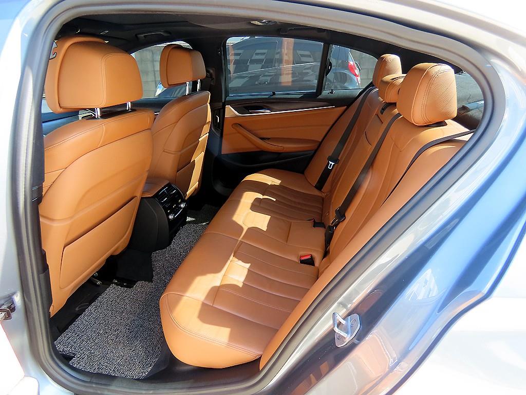 BMW 5-Series — photo 06
