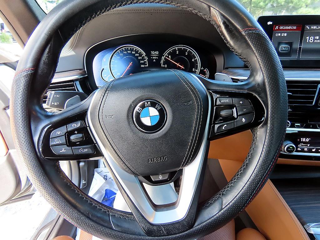 BMW 5-Series — photo 08