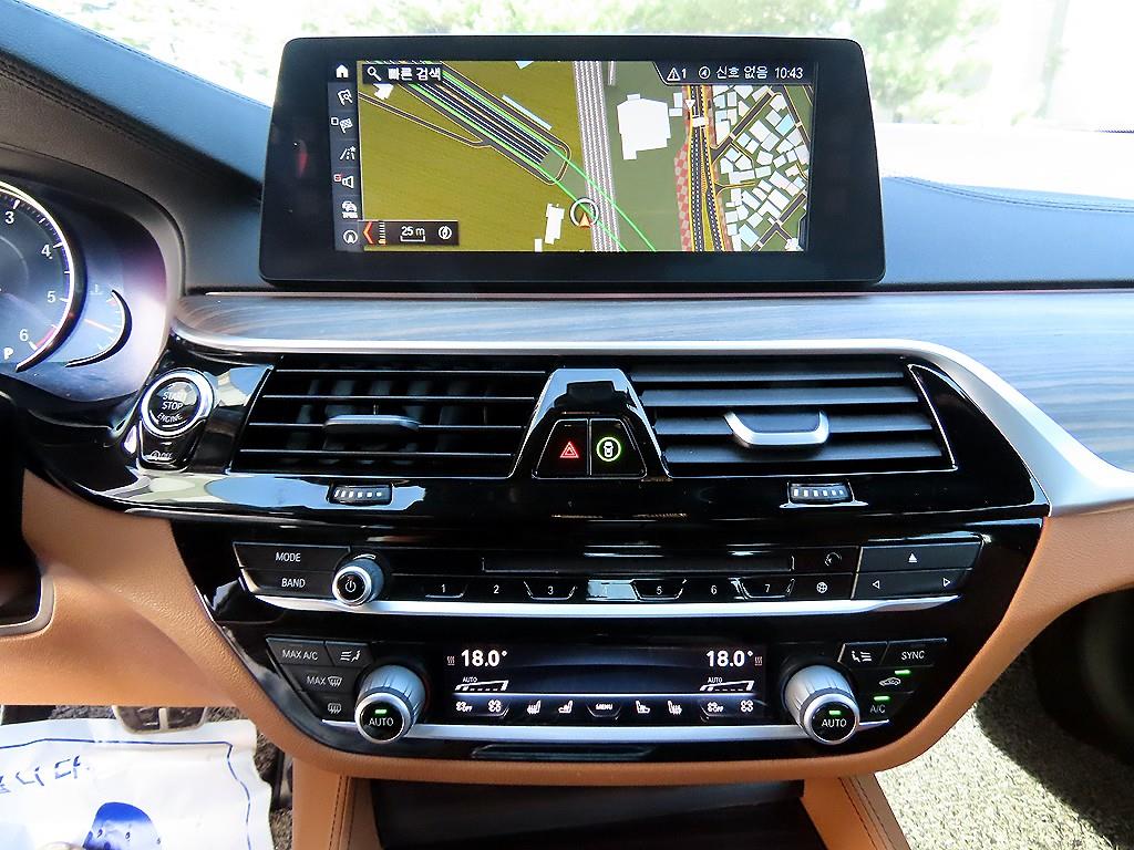 BMW 5-Series — photo 13