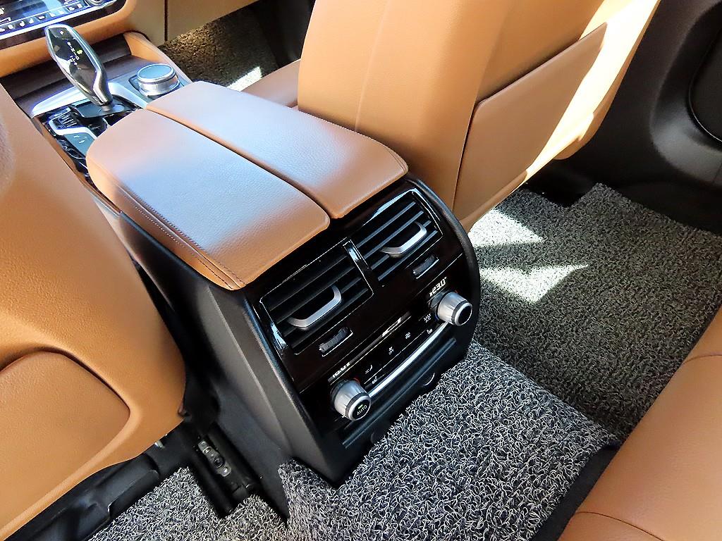 BMW 5-Series — photo 16