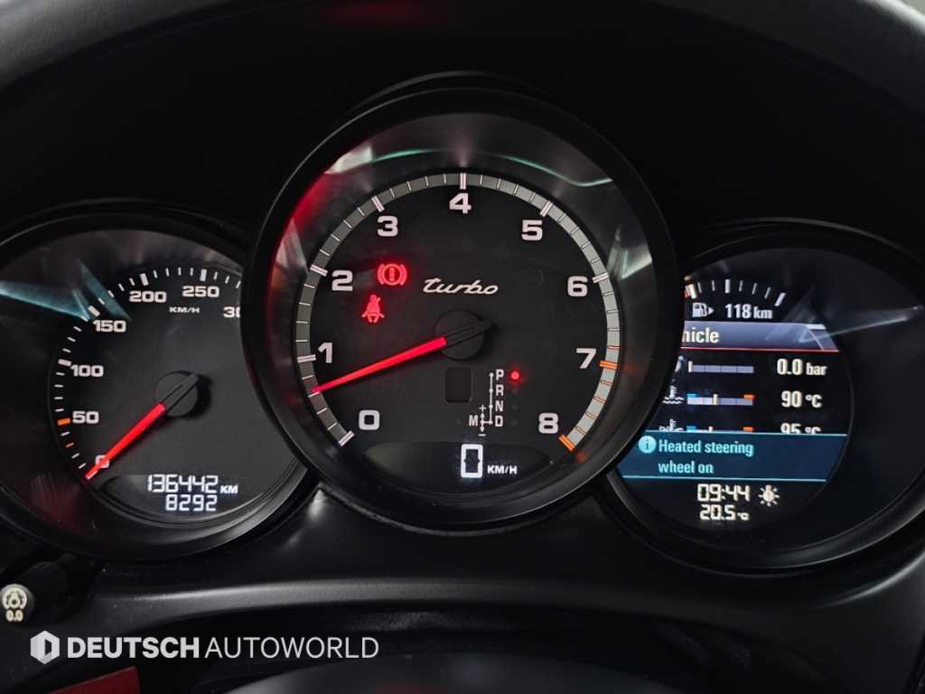 Porsche Macan — photo 08