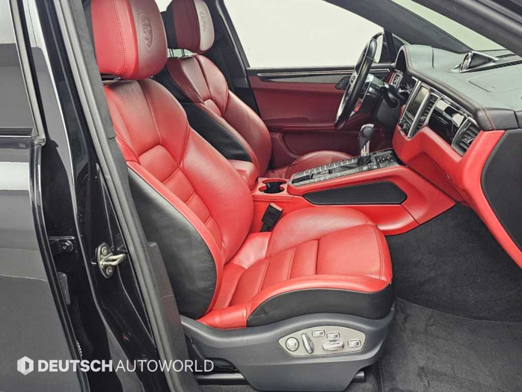 Porsche Macan — photo 10