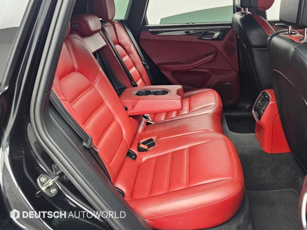 Porsche Macan — photo 12