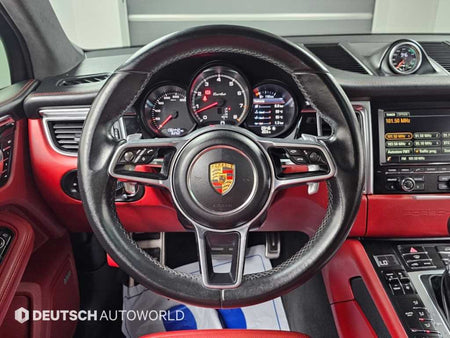 Porsche Macan — photo 13