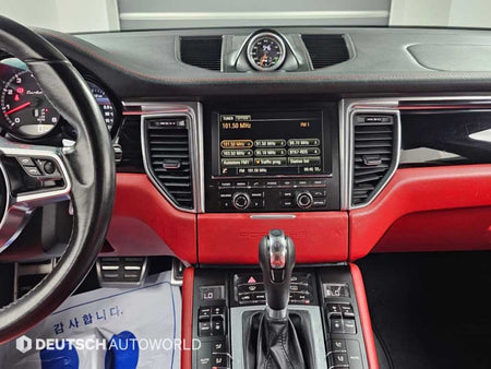 Porsche Macan — photo 14