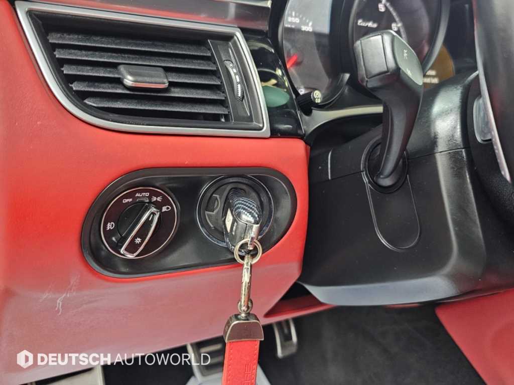 Porsche Macan — photo 15