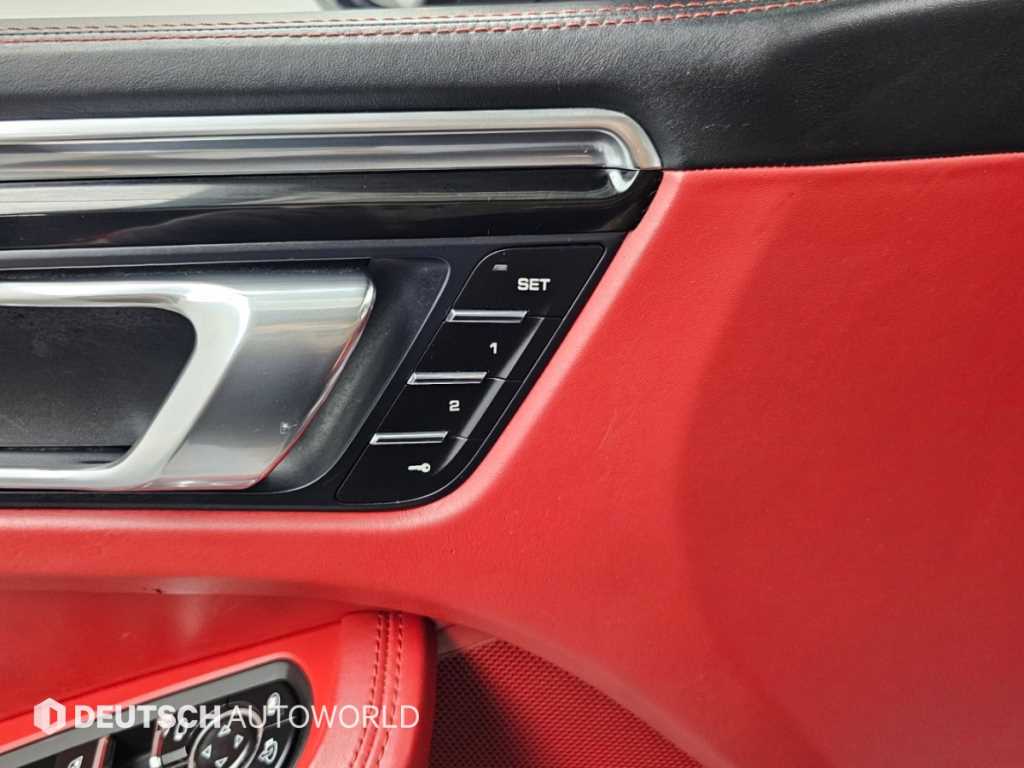 Porsche Macan — photo 17