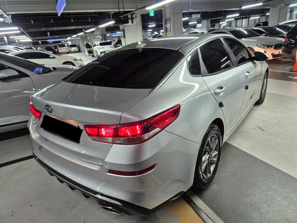 Kia K5 — photo 02