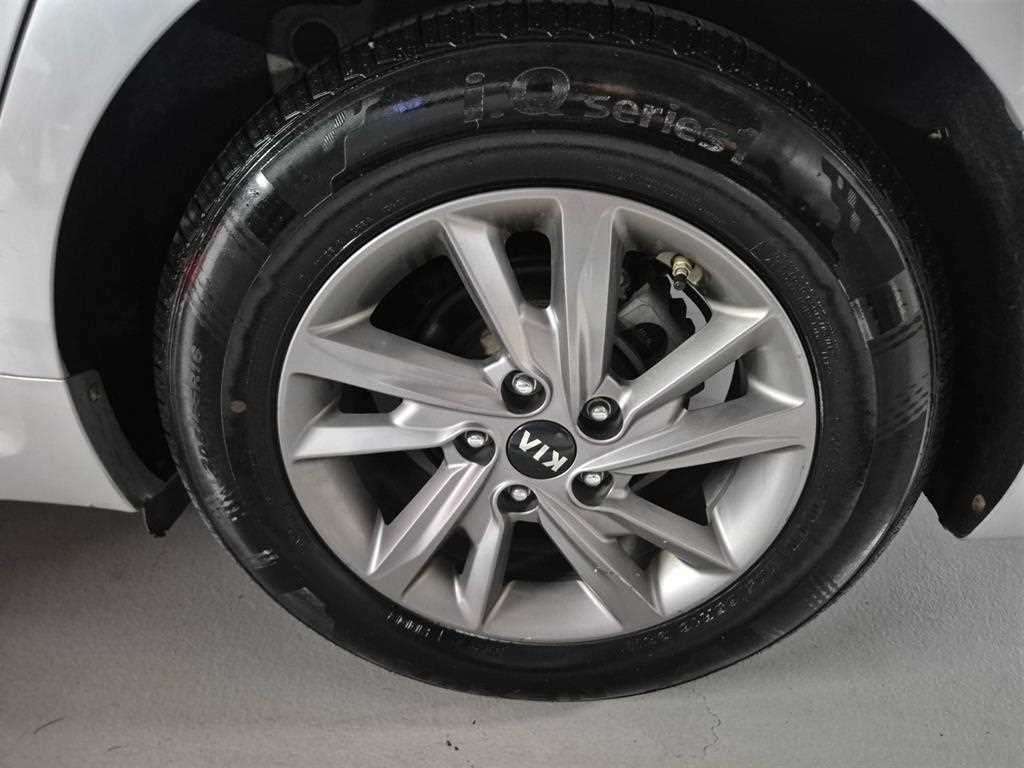 Kia K5 — photo 05