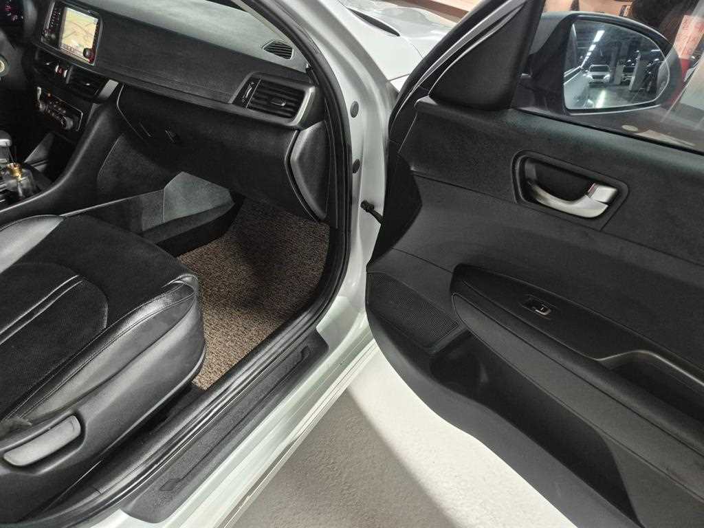 Kia K5 — photo 10