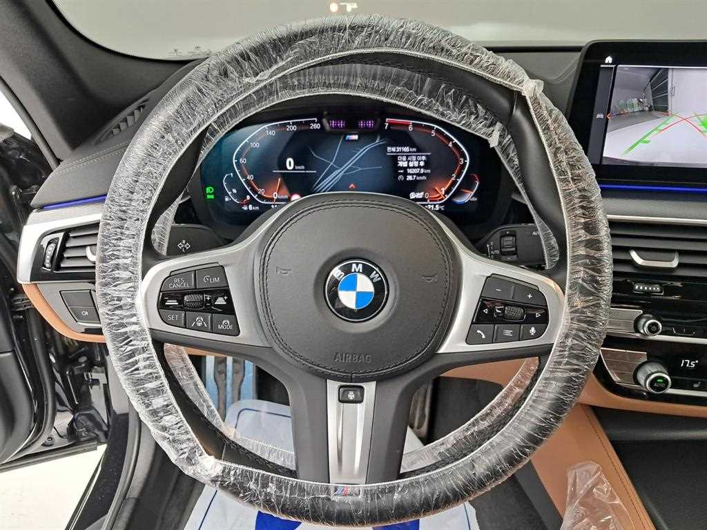 BMW 5-Series — photo 07