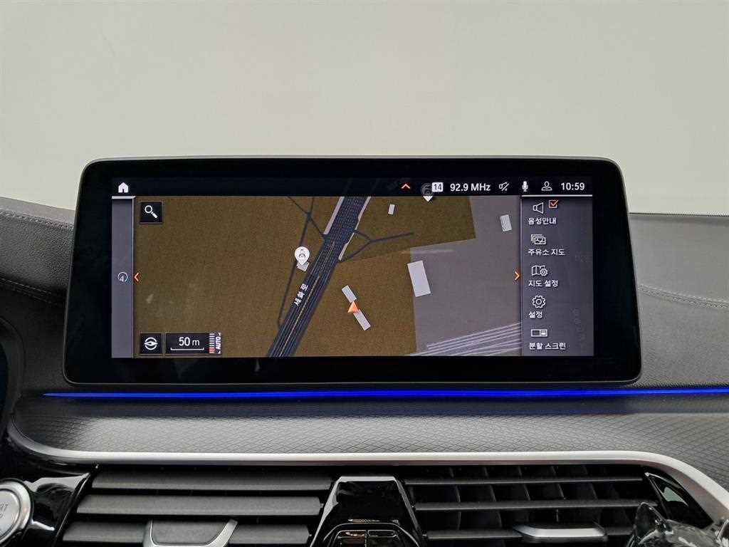 BMW 5-Series — photo 09