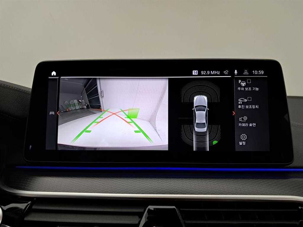 BMW 5-Series — photo 10