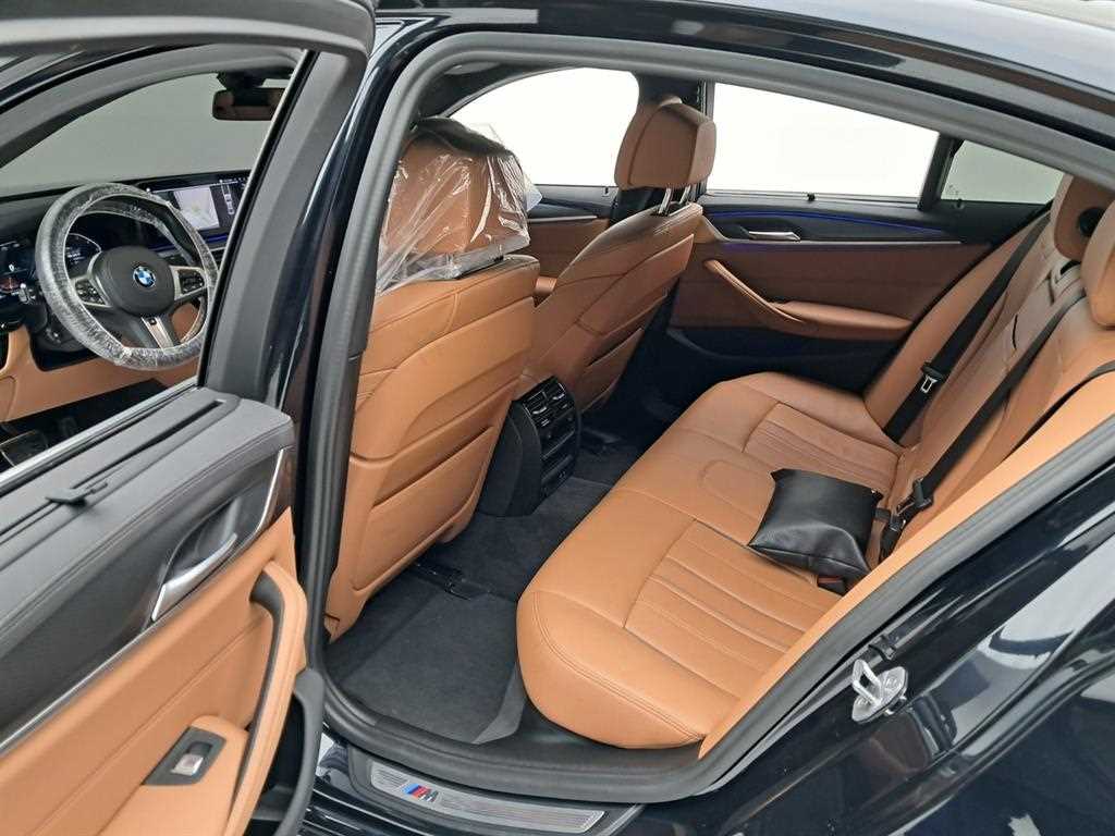 BMW 5-Series — photo 12