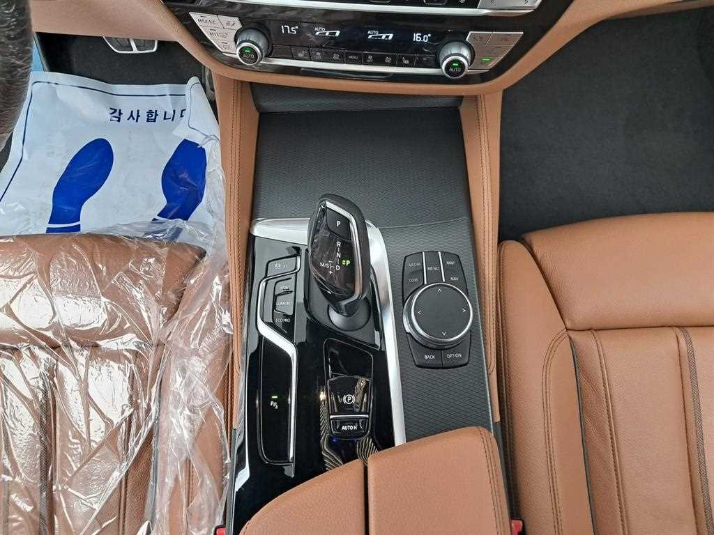 BMW 5-Series — photo 14
