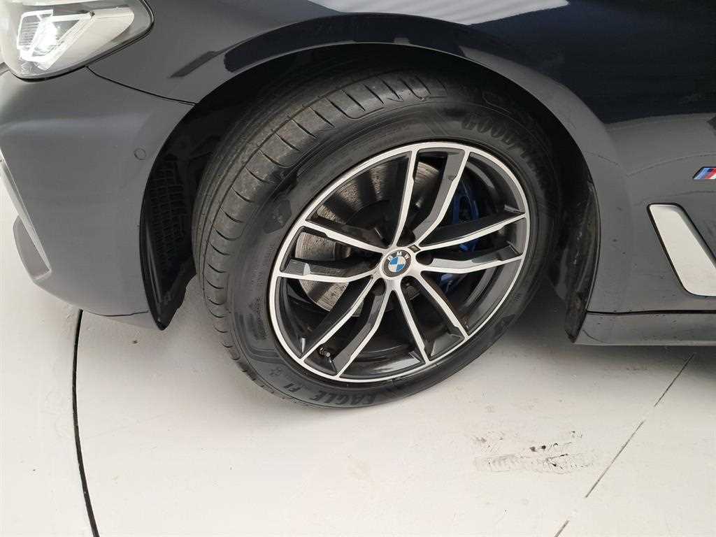 BMW 5-Series — photo 20