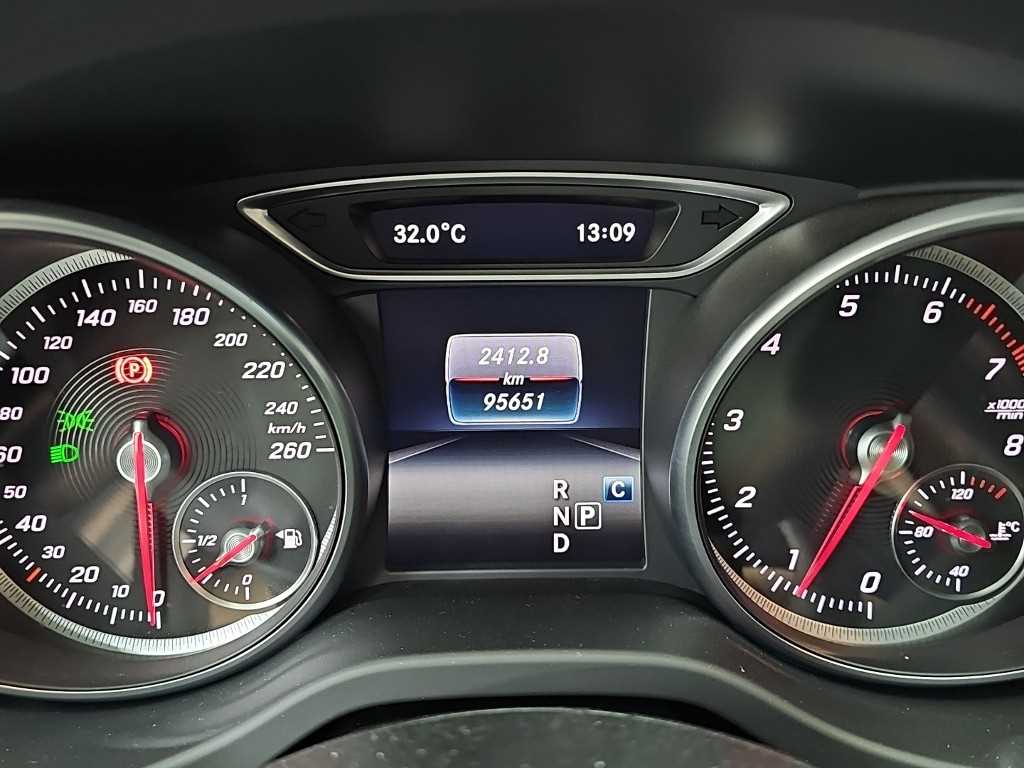 Mercedes-Benz CLA-Class — photo 06