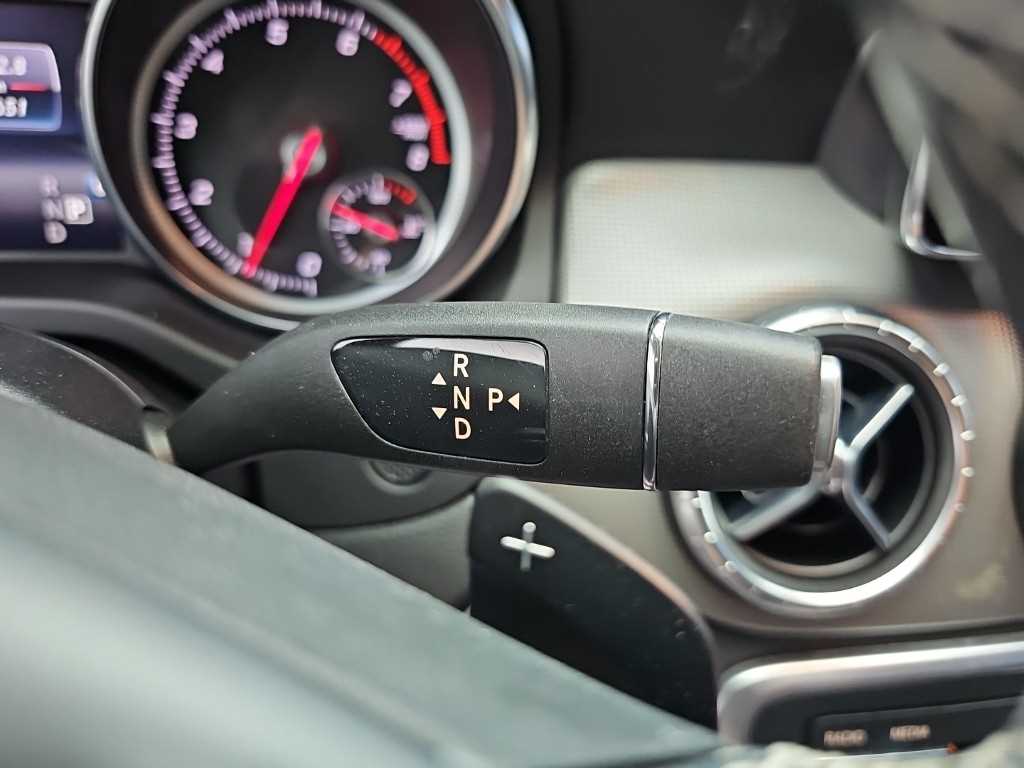 Mercedes-Benz CLA-Class — photo 08