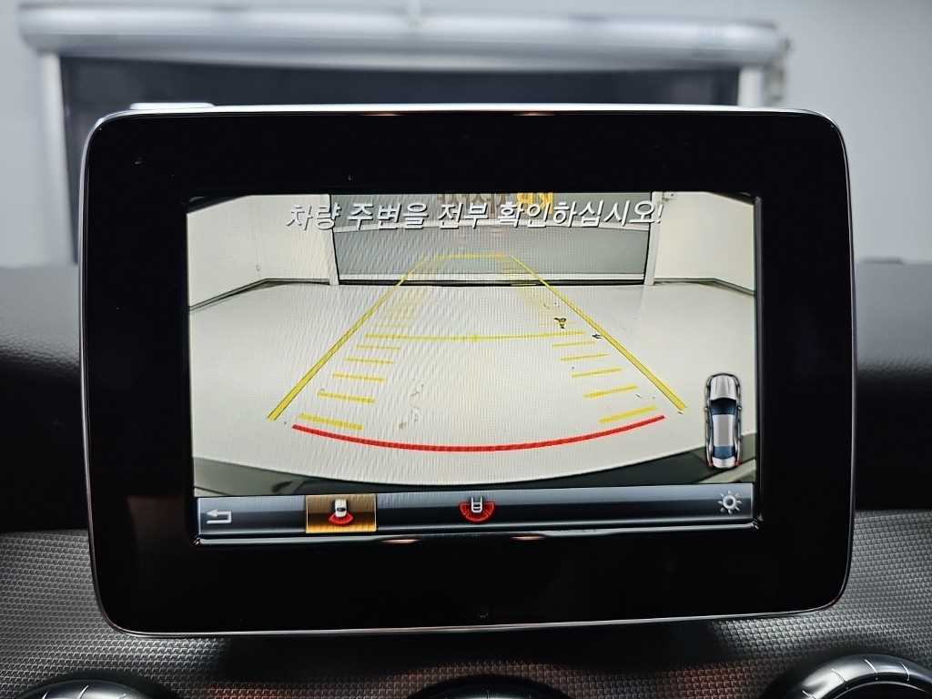 Mercedes-Benz CLA-Class — photo 15