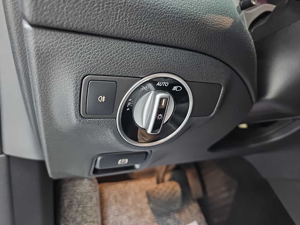 Mercedes-Benz CLA-Class — photo 18