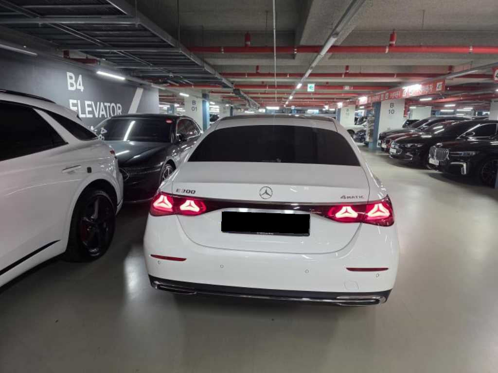 Mercedes-Benz E-Class — photo 05