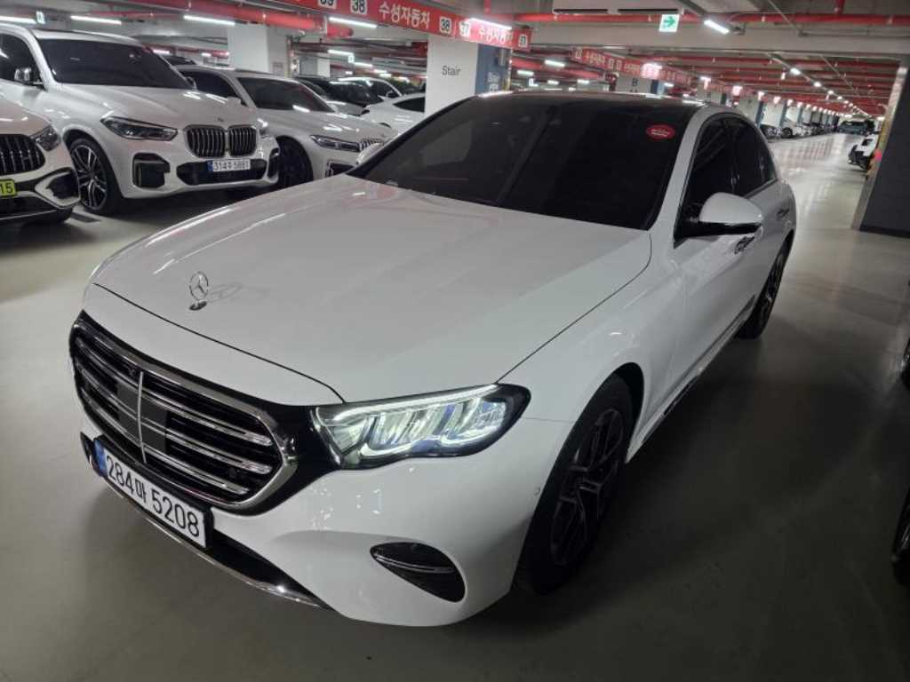 Mercedes-Benz E-Class — photo 07