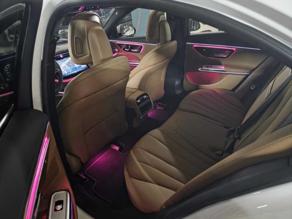 Mercedes-Benz E-Class — photo 09