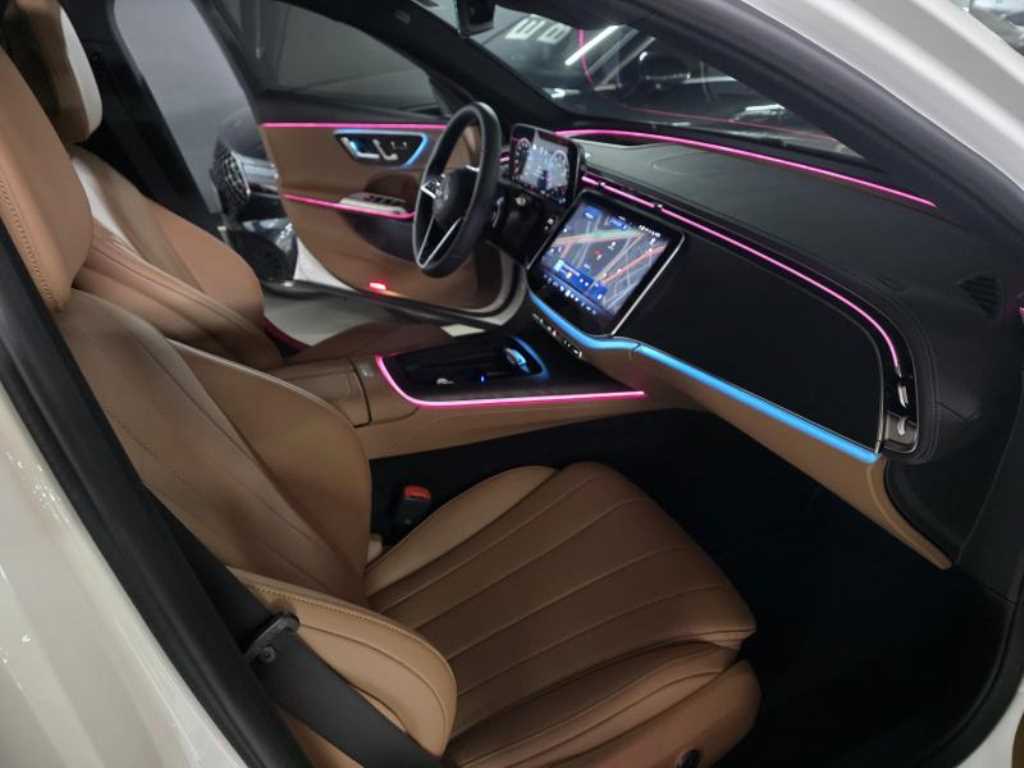 Mercedes-Benz E-Class — photo 11