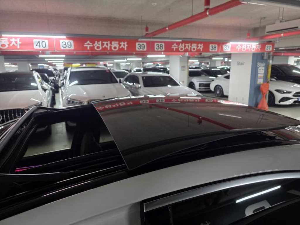 Mercedes-Benz E-Class — photo 16