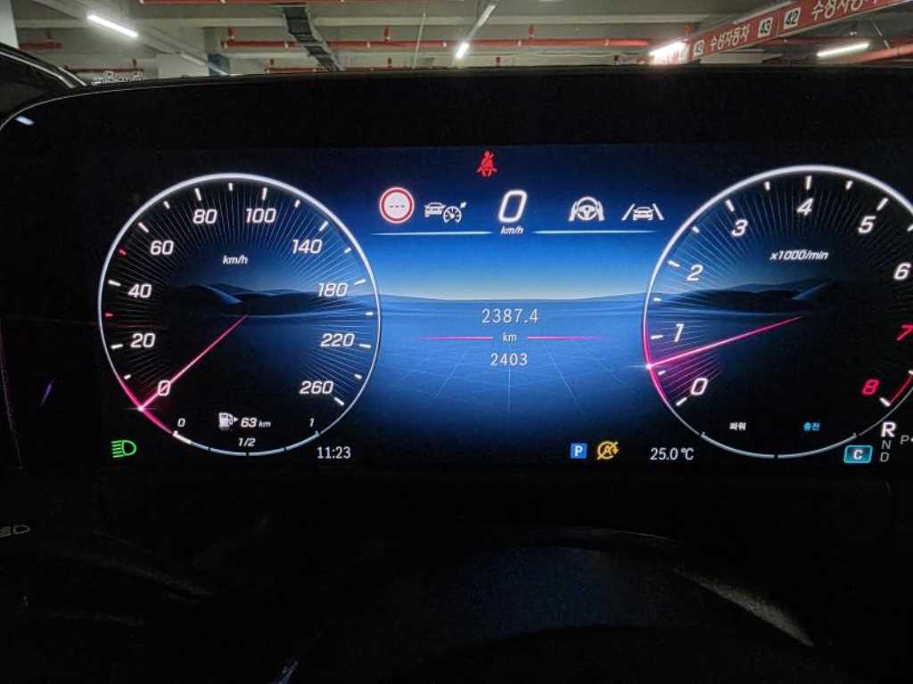 Mercedes-Benz E-Class — photo 20