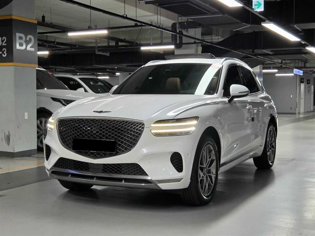 Genesis GV70 — photo 01