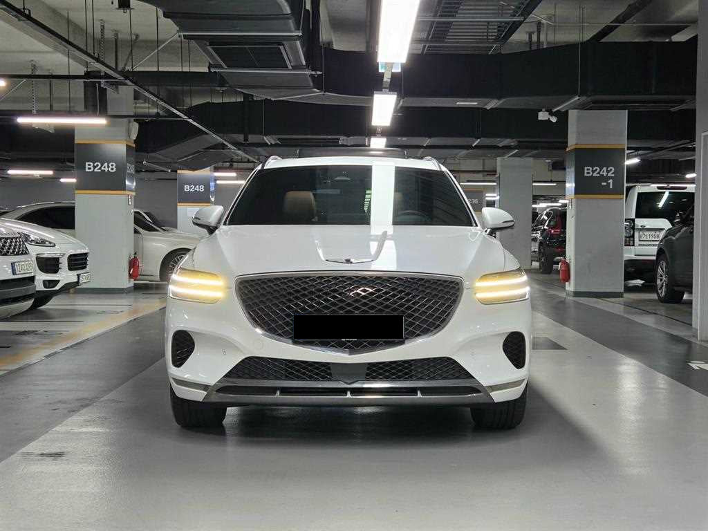 Genesis GV70 — photo 02
