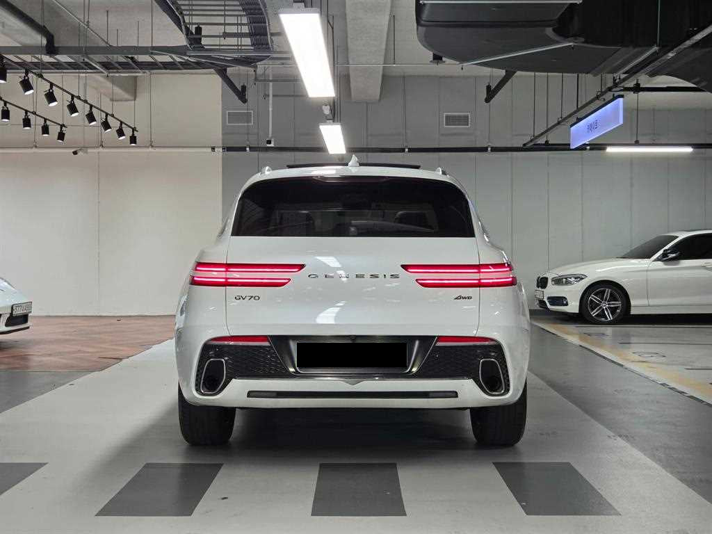 Genesis GV70 — photo 03