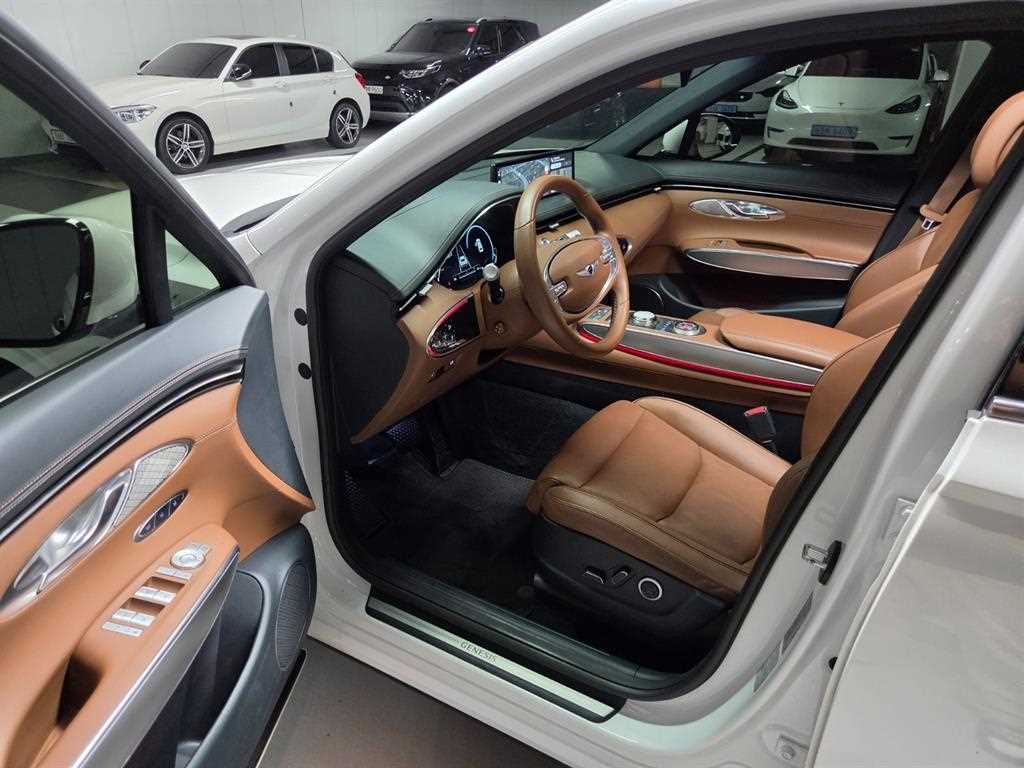 Genesis GV70 — photo 08