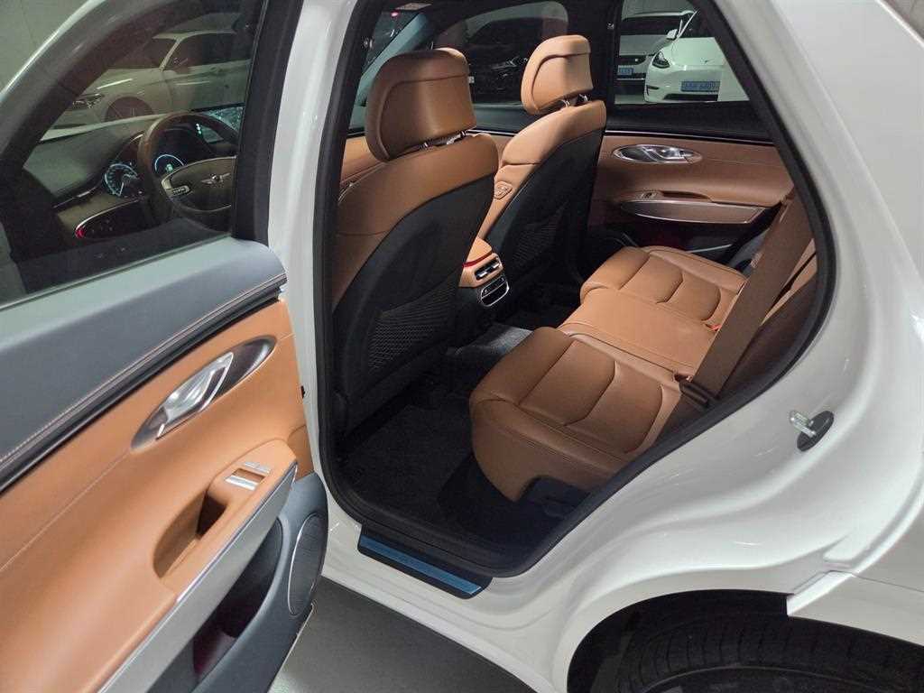 Genesis GV70 — photo 09