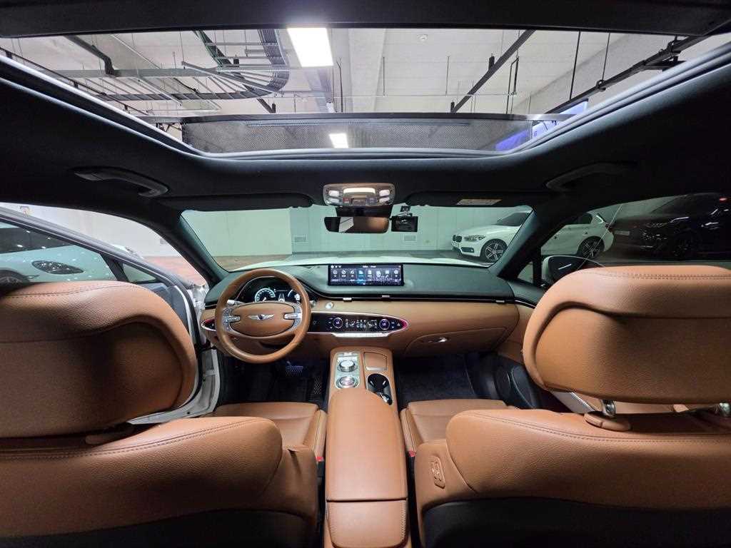 Genesis GV70 — photo 10