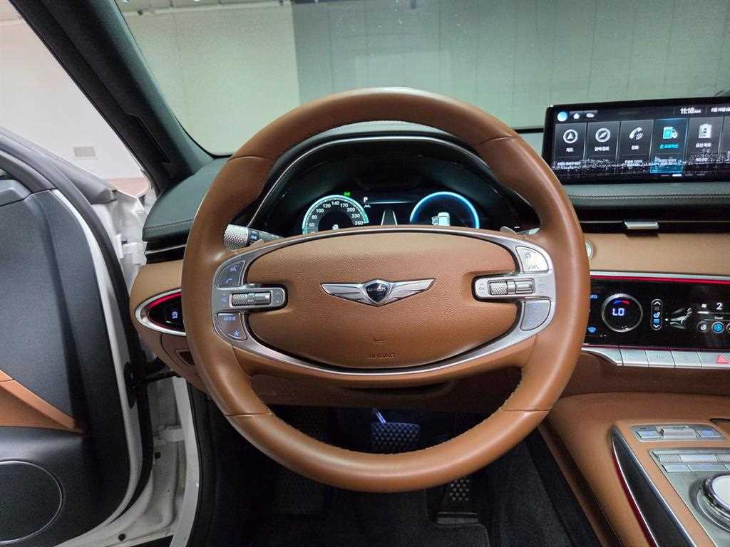 Genesis GV70 — photo 11