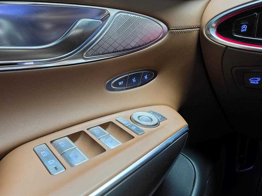 Genesis GV70 — photo 14