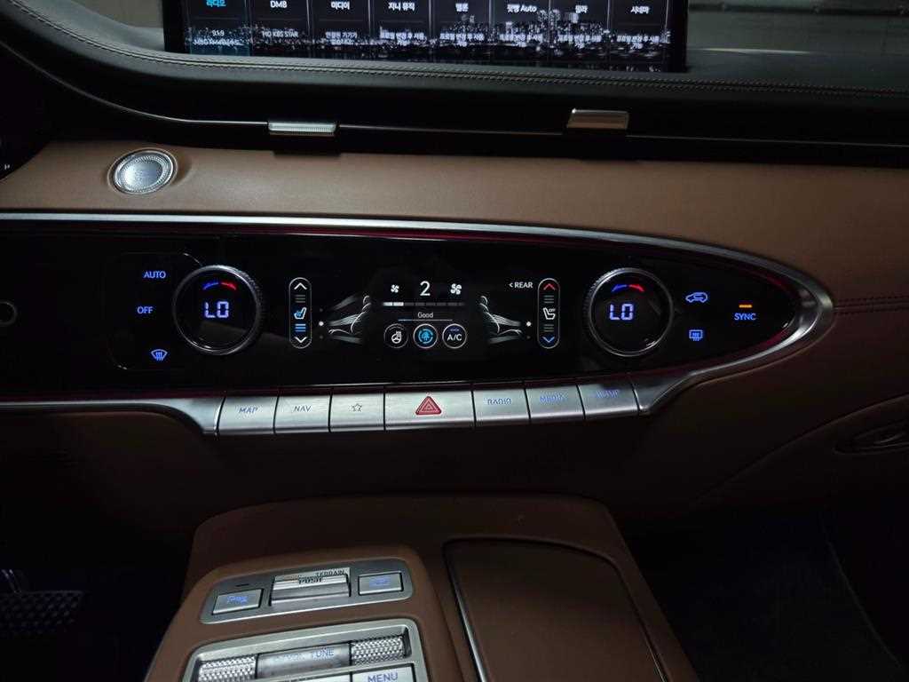 Genesis GV70 — photo 15