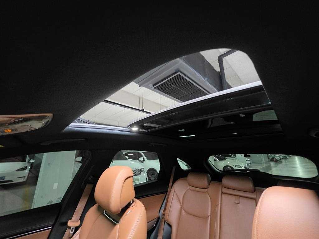 Genesis GV70 — photo 19