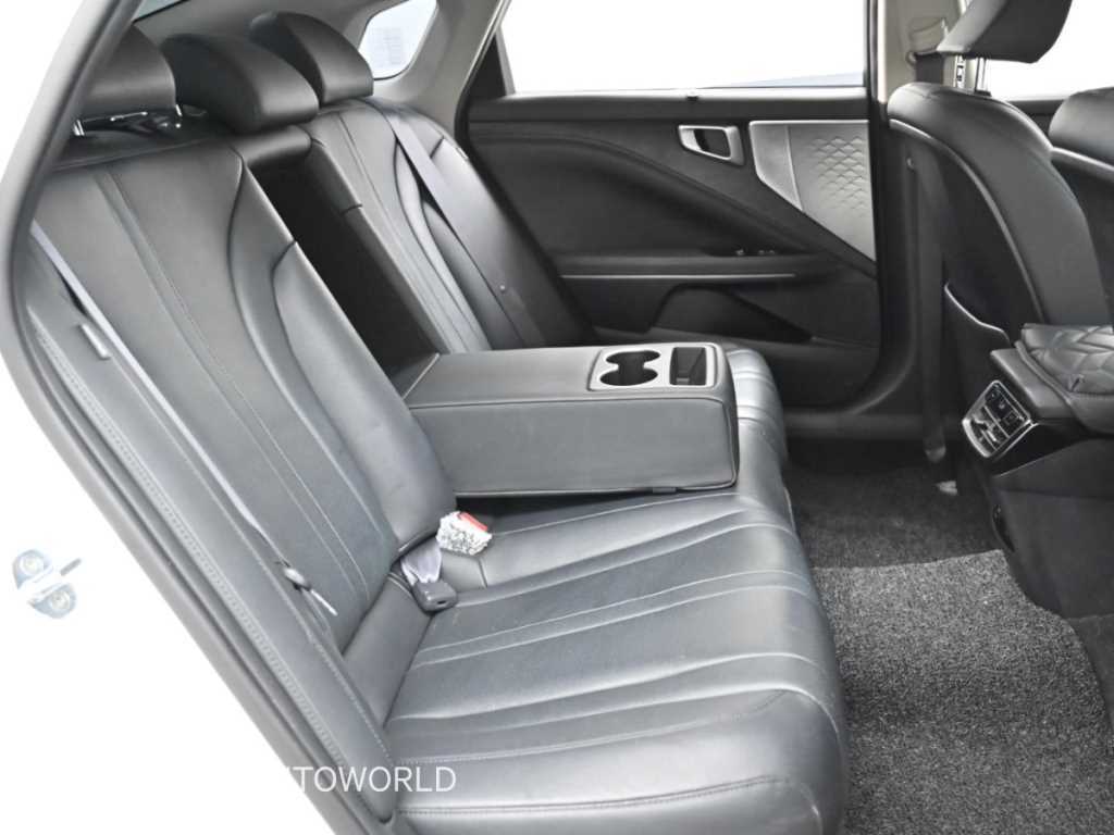 Kia K8 — photo 12