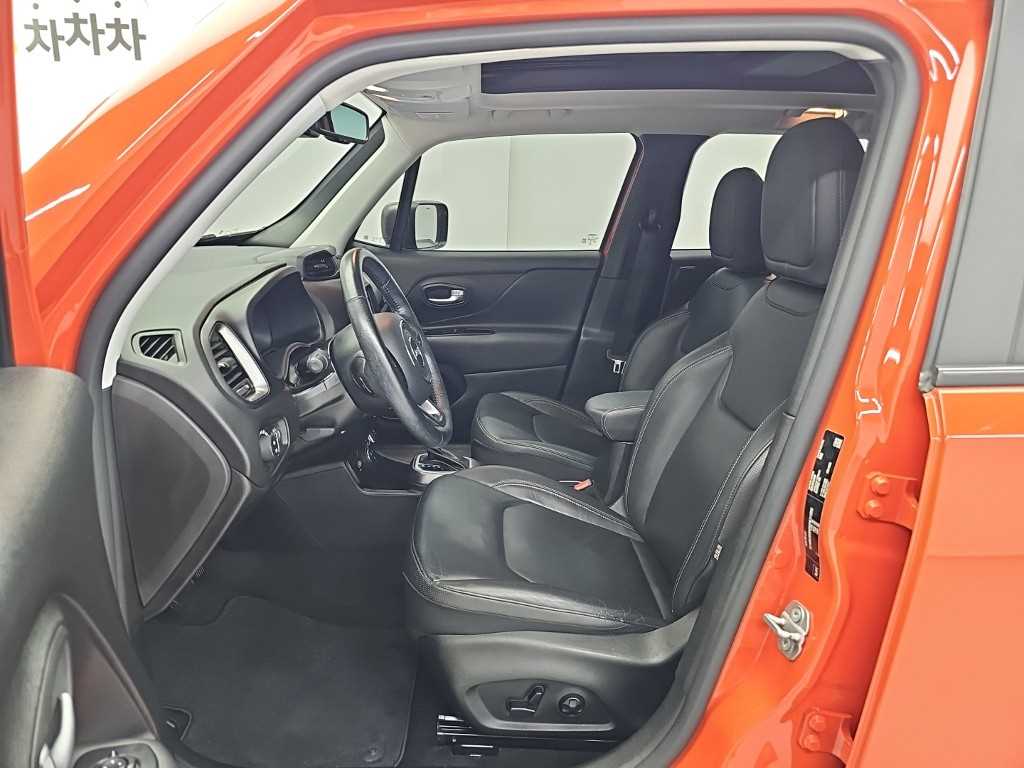 Jeep Renegade — photo 11