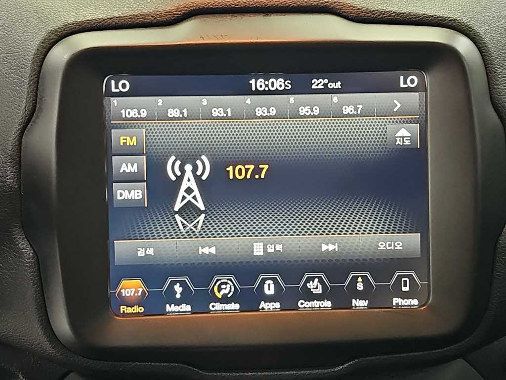Jeep Renegade — photo 15