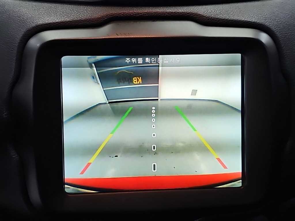 Jeep Renegade — photo 16