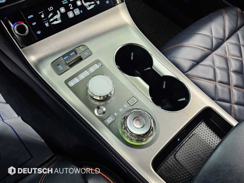 Genesis GV70 — photo 10