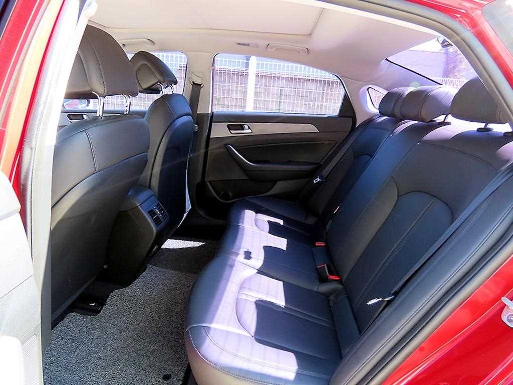 Hyundai Sonata — photo 06