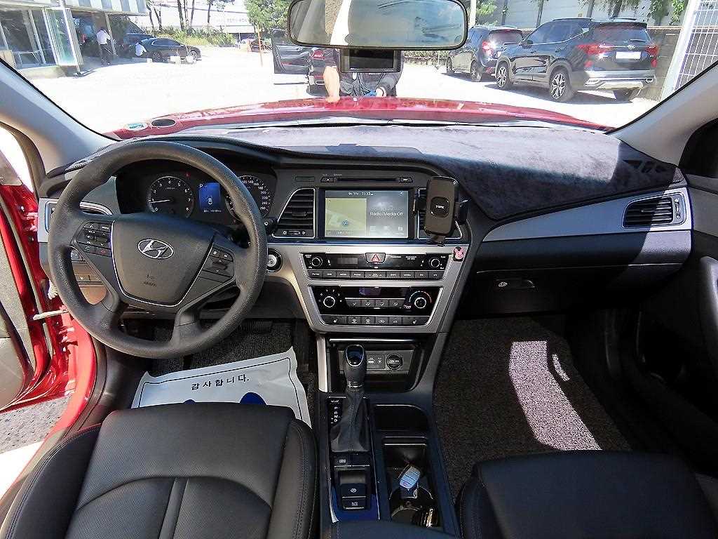 Hyundai Sonata — photo 07