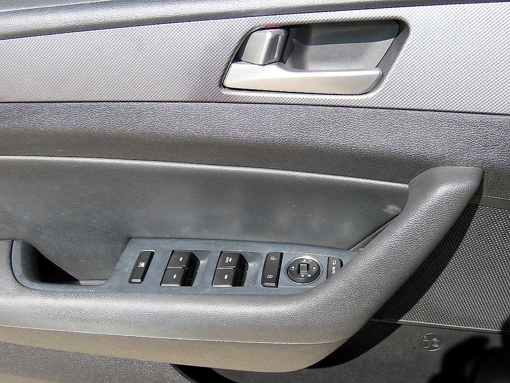 Hyundai Sonata — photo 11