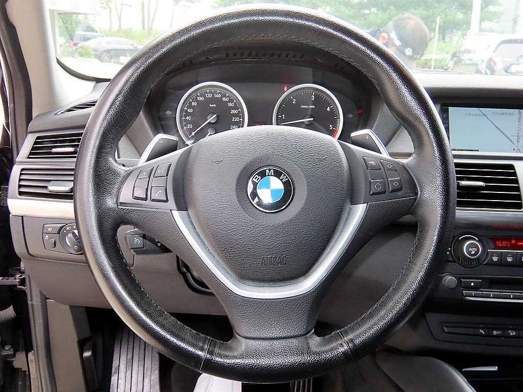 BMW X6 — photo 08