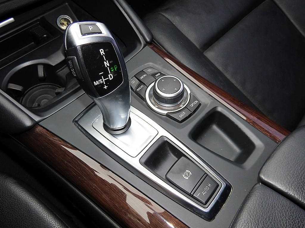 BMW X6 — photo 11
